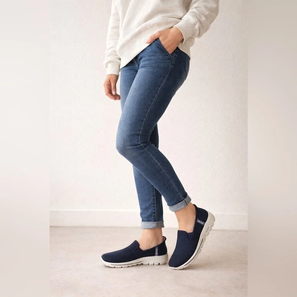 Skechers GOwalk‎ Slip-On Sneakers Women’s Size 6 Navy Excellent Condition